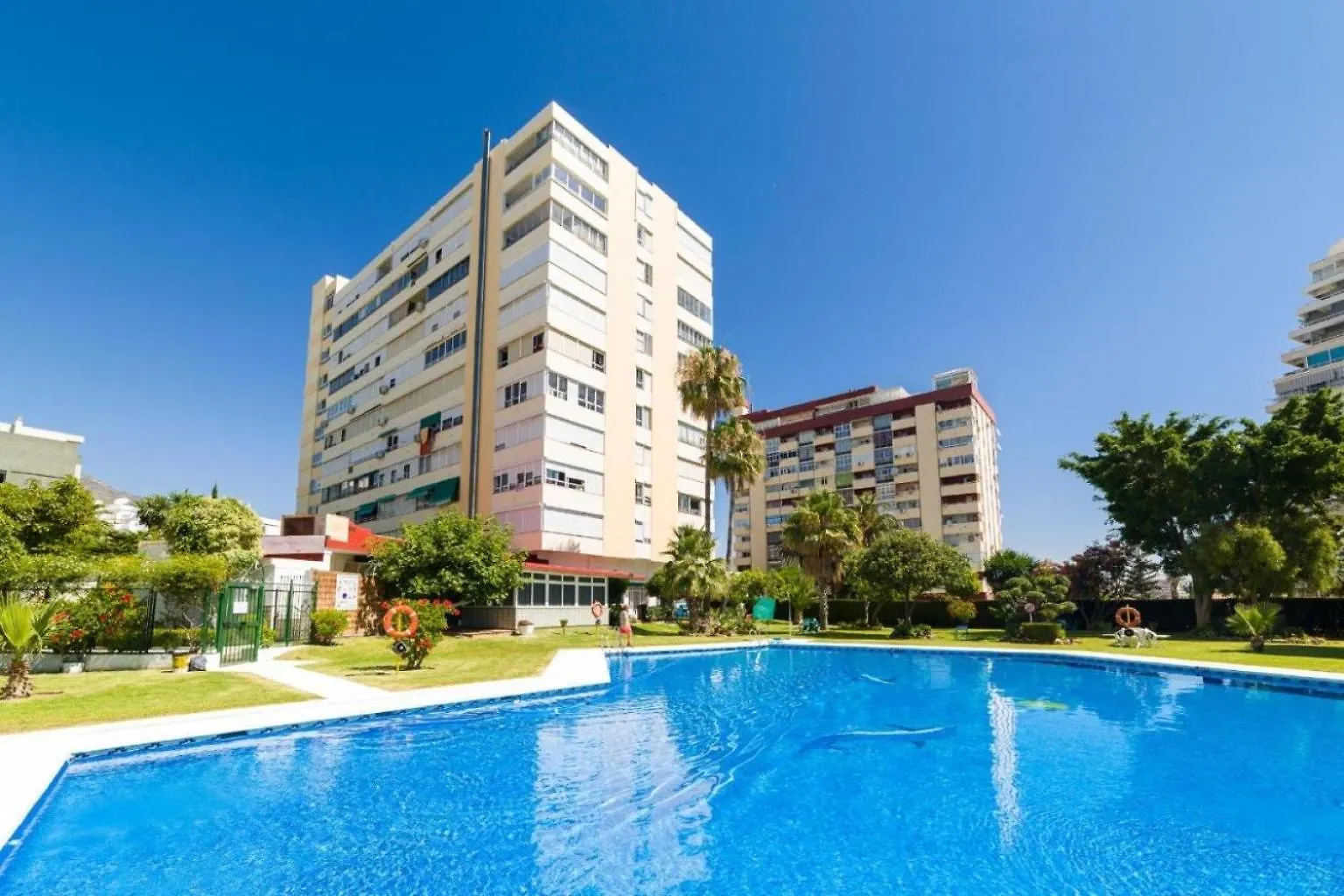 The Charming Oasis! 2 Bedrooms - By Hellodomik Benalmádena