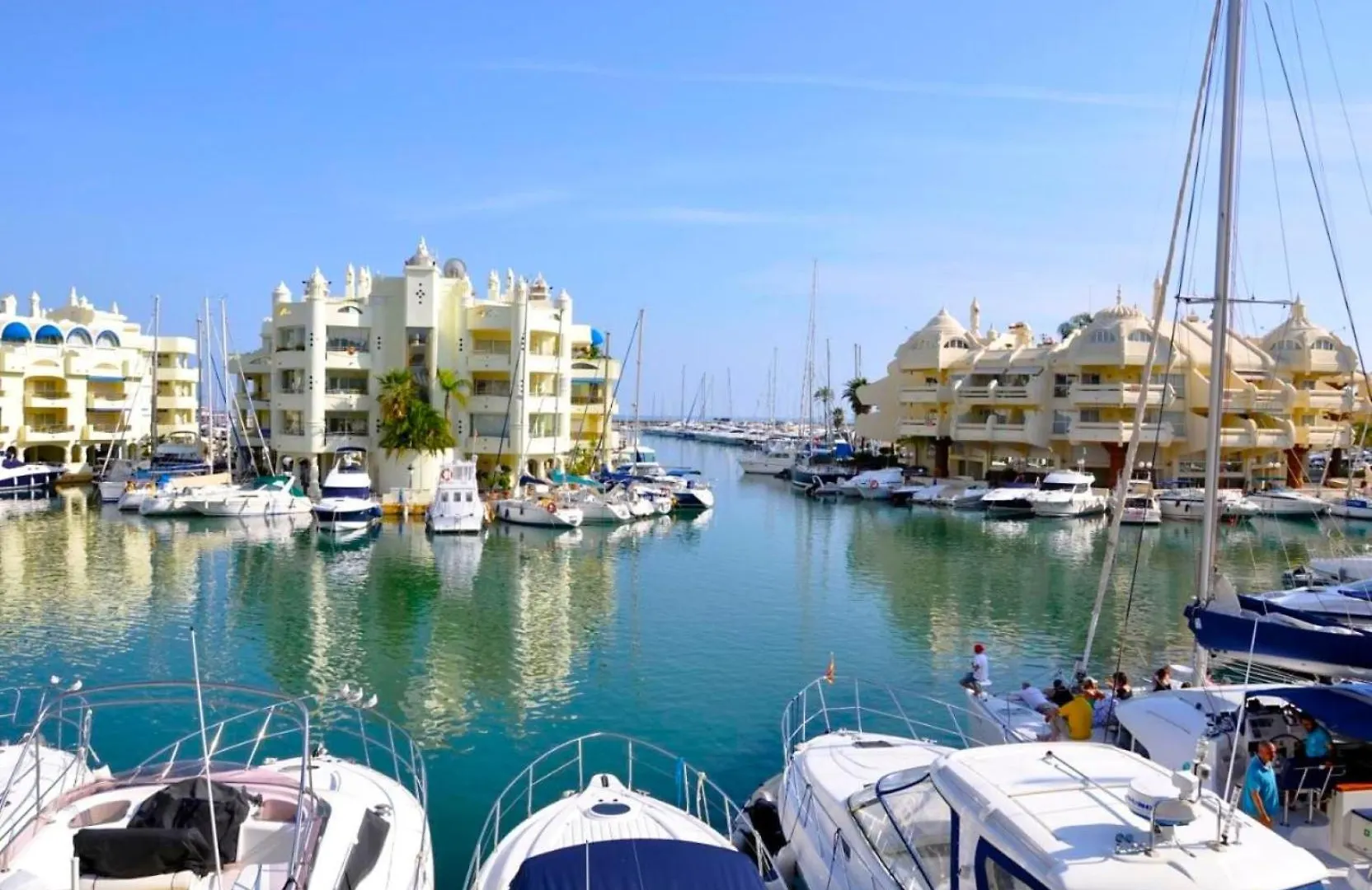 The Charming Oasis! 2 Bedrooms - By Hellodomik Benalmádena Apartament