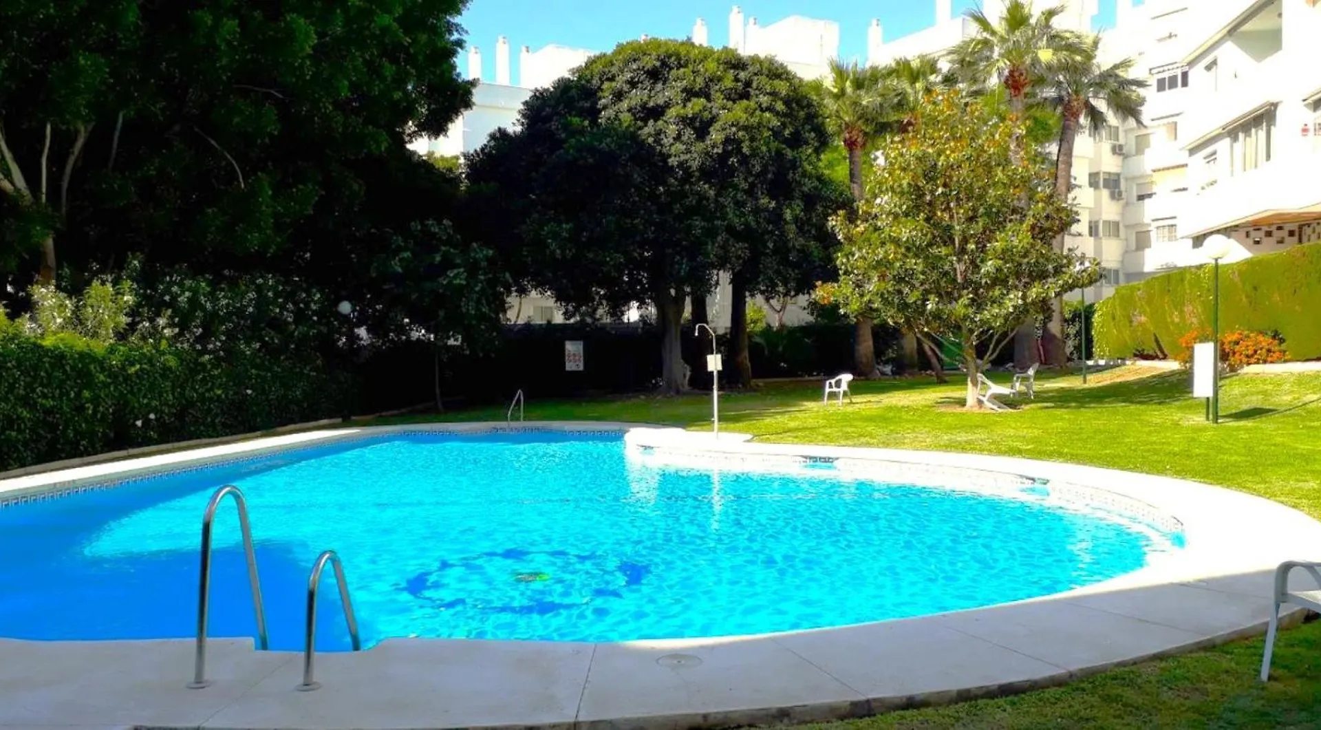 The Charming Oasis! 2 Bedrooms - By Hellodomik Benalmádena