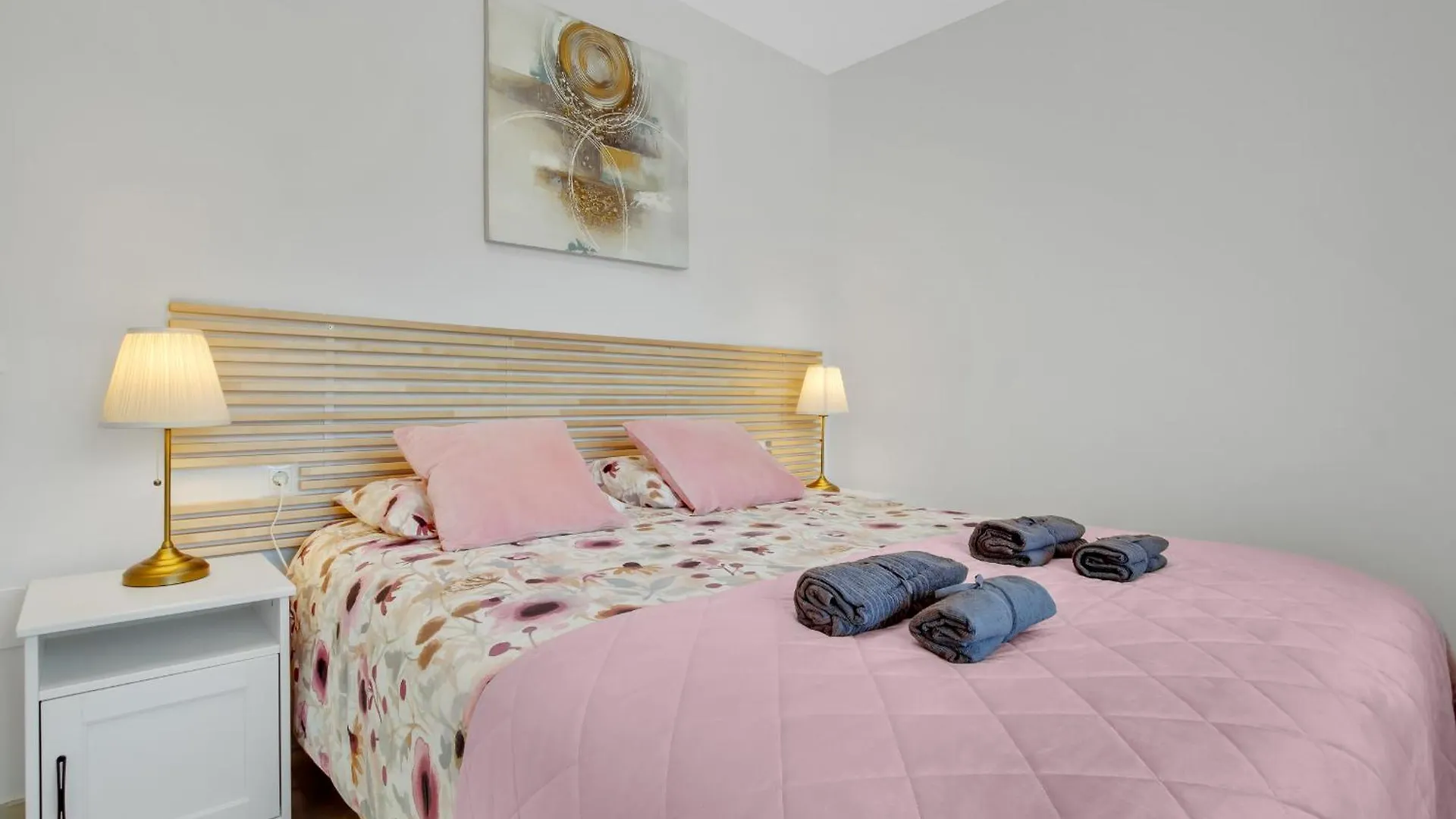 The Charming Oasis! 2 Bedrooms - By Hellodomik Benalmádena