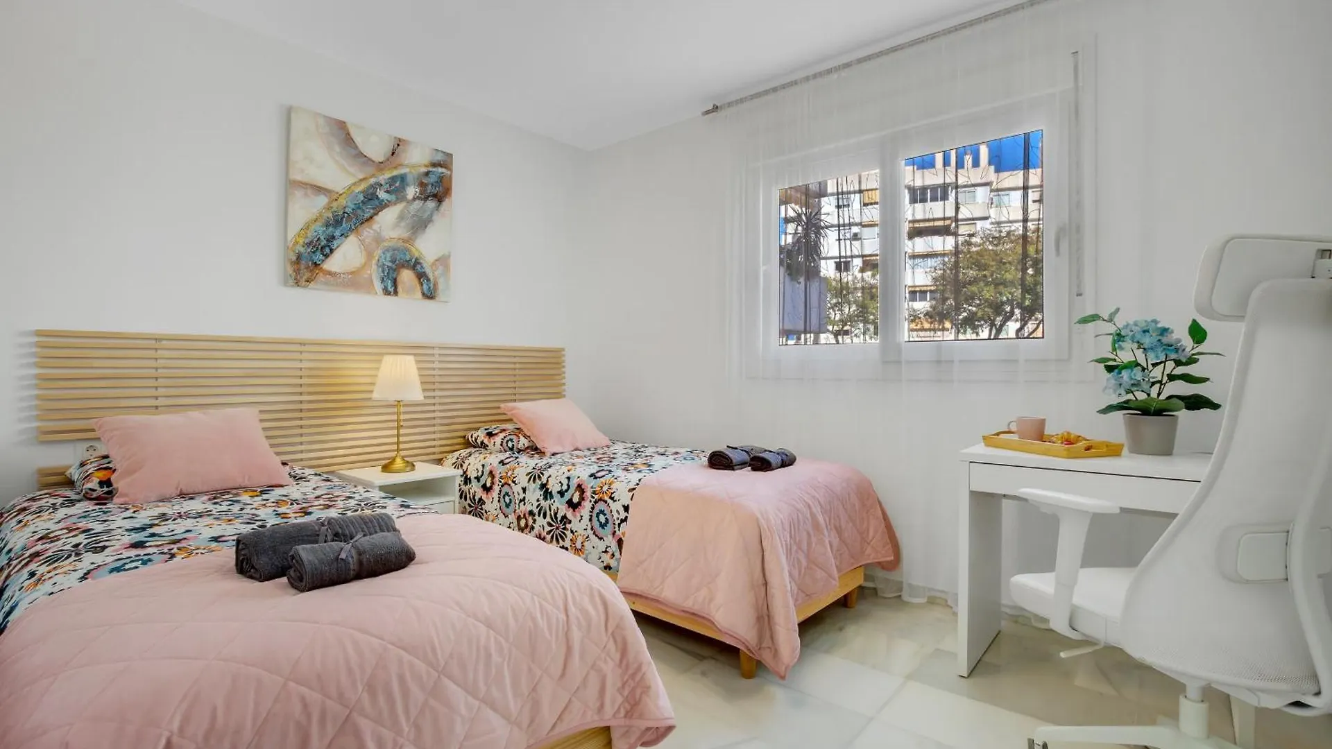 The Charming Oasis! 2 Bedrooms - By Hellodomik Benalmádena Apartament