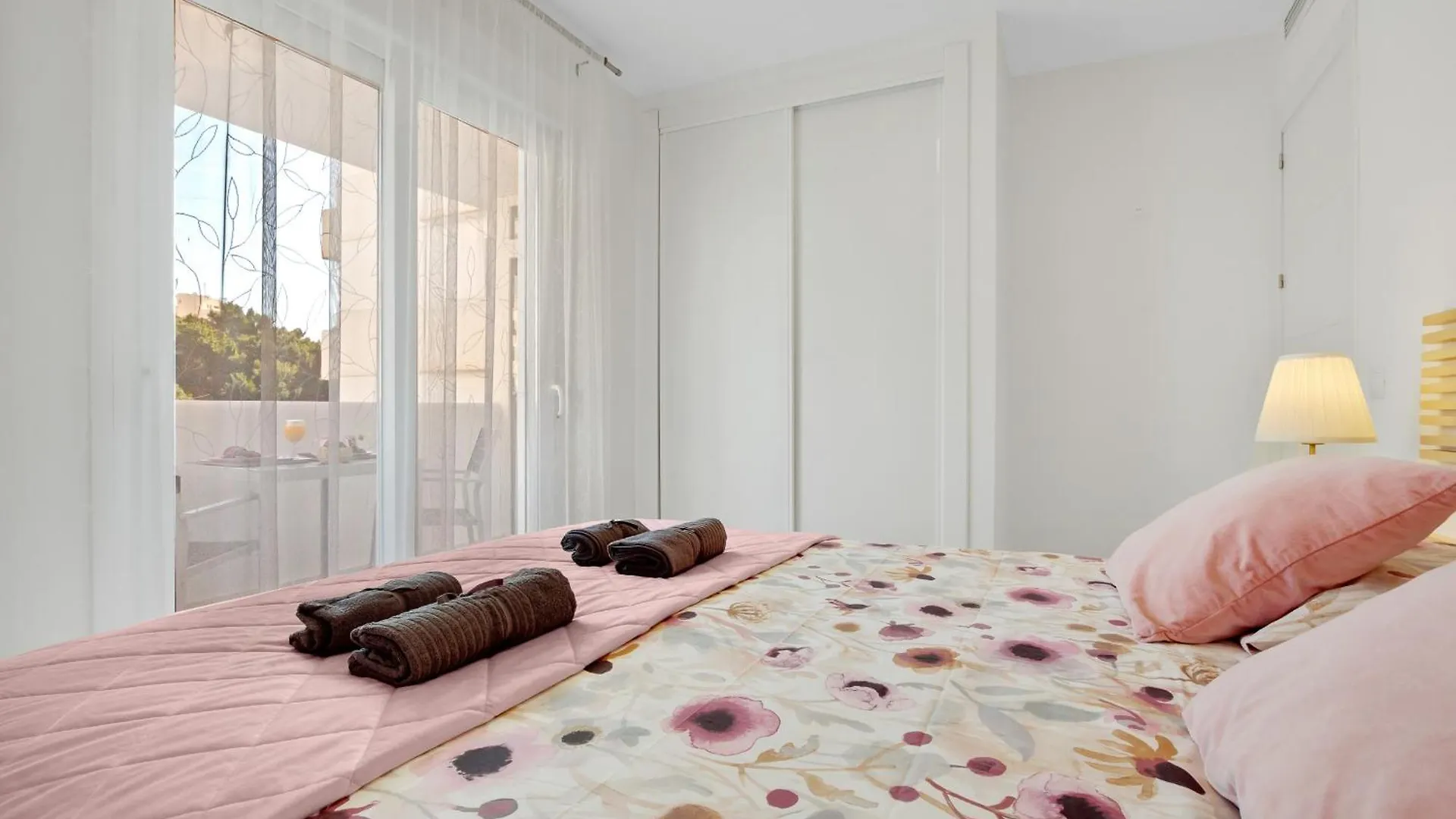The Charming Oasis! 2 Bedrooms - By Hellodomik Benalmádena 0*,  Hiszpania