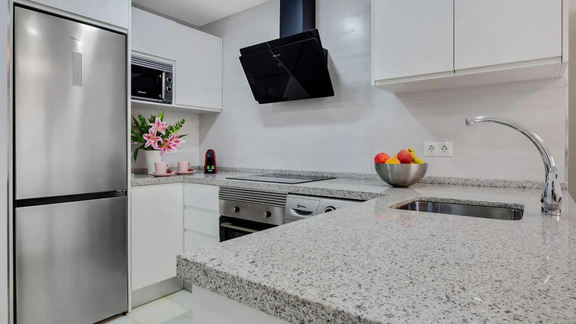 The Charming Oasis! 2 Bedrooms - By Hellodomik Benalmádena Hiszpania