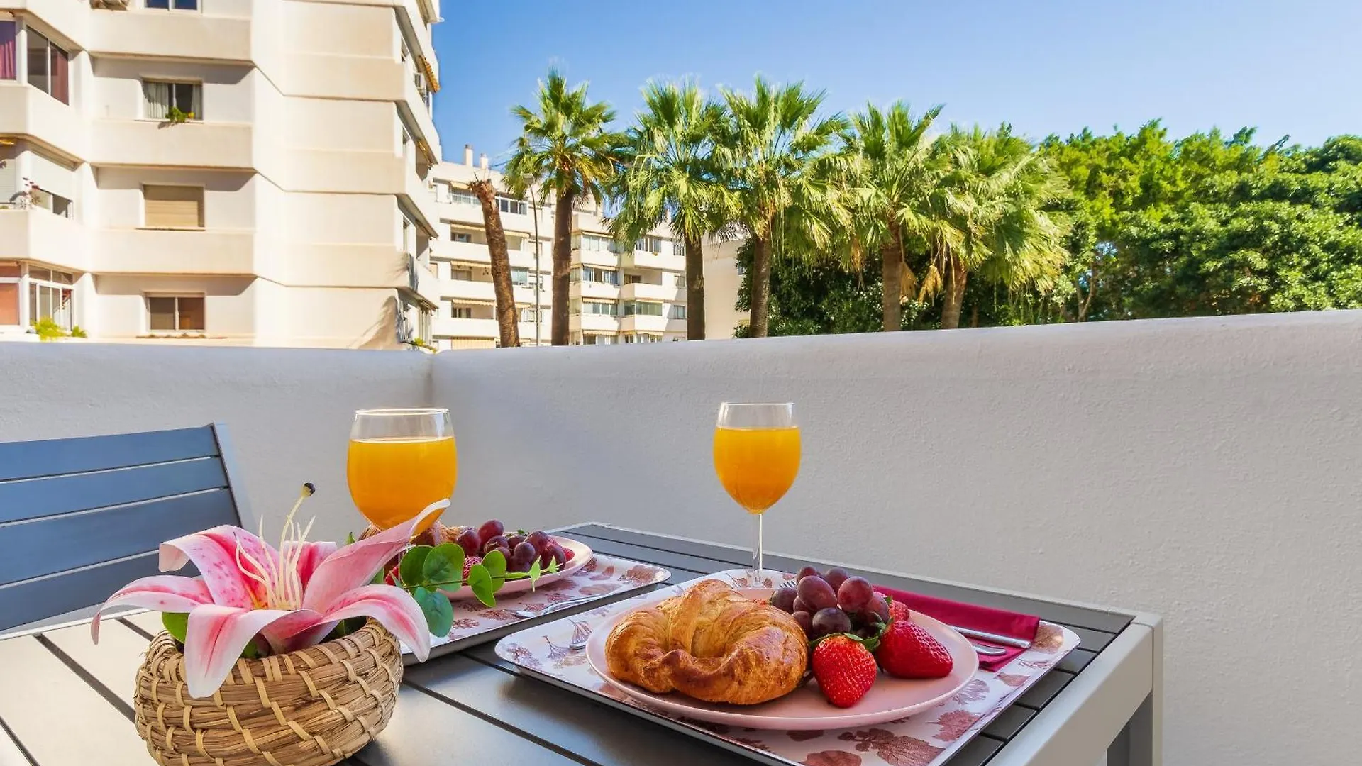 The Charming Oasis! 2 Bedrooms - By Hellodomik Benalmádena 0*,